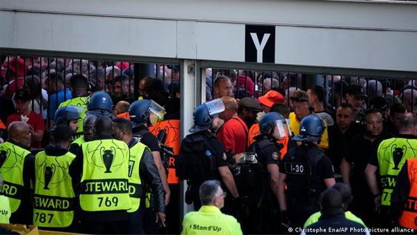 UEFA apologizes to fans for Champions League final chaos