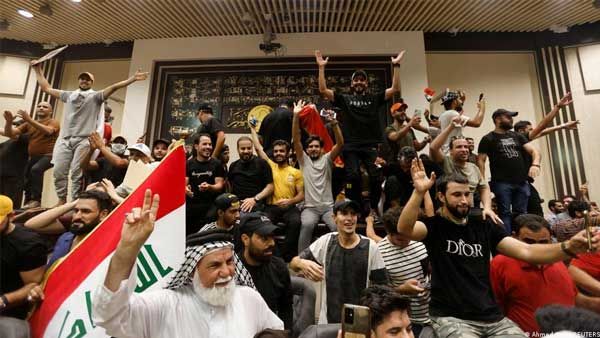 Iraq: Sadr supporters storm parliament building in Baghdad