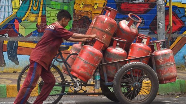 IOC delivers cooking gas via boats in flood-hit Assam