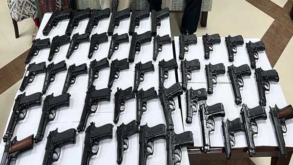 Indian couple caught at airport with 45 guns