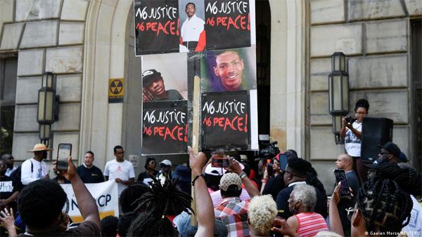 Video shows Ohio police killing unarmed Black man