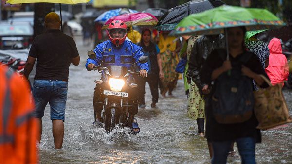 Tuesday woes in Mumbai as heavy rain wrecks havoc on streets