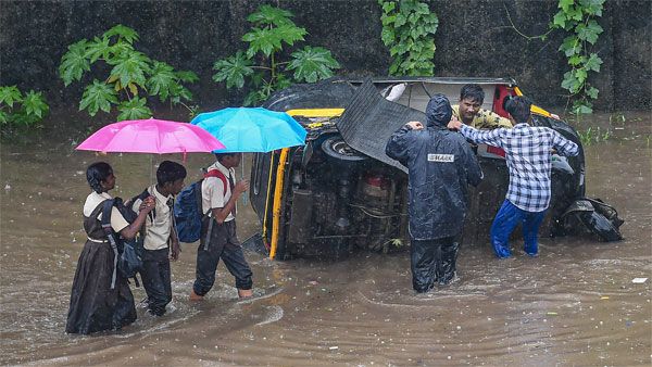 Rains force schools to shut in Nashik