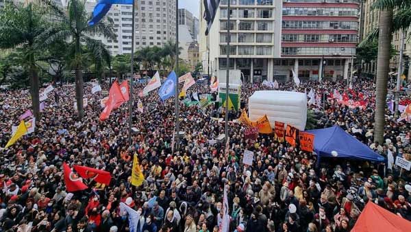 Brazilians fill the streets in 'defense of democracy'
