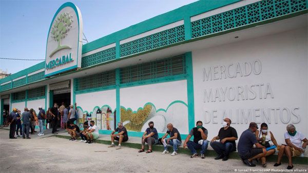 Cuba to allow foreign investment in wholesale and retail