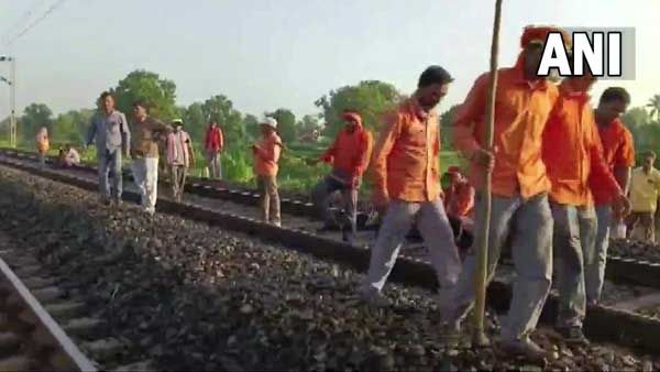 Maharashtra: Two injured after passenger train coach derails in Gondia