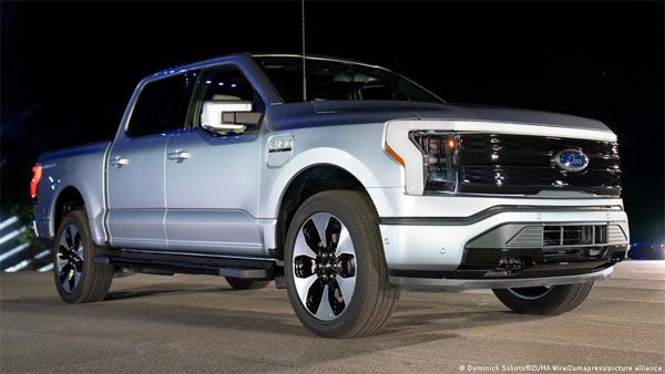 Ford cuts 3,000 jobs in drive to electric cars