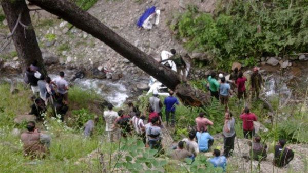 8 dead after car falls into a gorge in J-K's Kishtwar