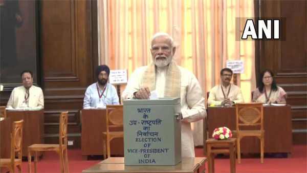 Vice President Election 2022: PM Modi casts his vote at Parliament House
