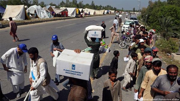 Pakistan: Food prices soar amid floods