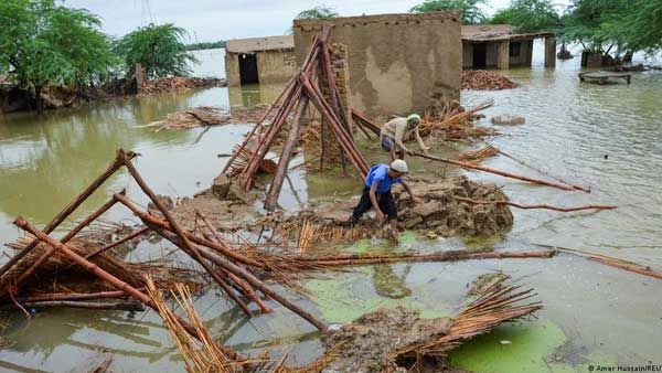 Pakistan: IMF to provide $1.1 billion after floods