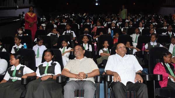 About 22.50 lakh school children watch Attenborough's 'Gandhi' in Telangana