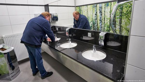 Toilet tax evasion trial opens in Germany