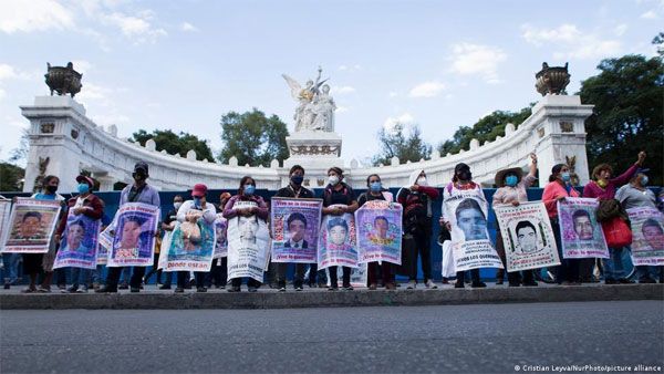 Mexico: Ex-prosecutor to be tried over missing students
