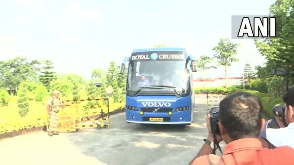 Jharkhand: UPA MLAs on the move again, arrives in Raipur