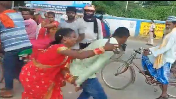 In Bihar, bride chases runaway groom when he refuses to marry [Watch viral video]