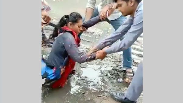 Fact Check: Video of woman being pulled out of pothole shared with the claim it is from UP