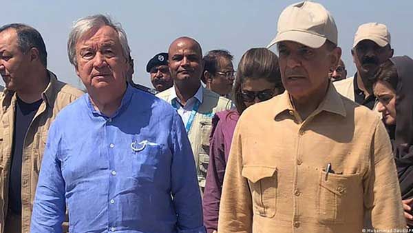 Pakistan floods: UN chief denounces 'climate carnage'