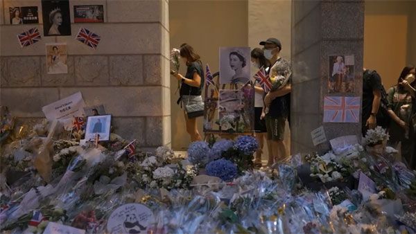 Hong Kong police arrests man mourning Queen for sedition