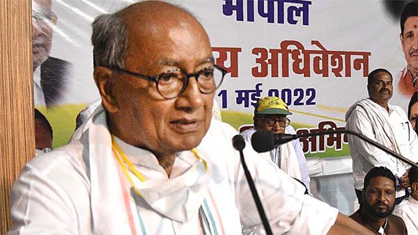'Whoever becomes party president will work under Gandhi family's leadership': Digvijay Singh