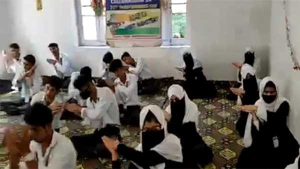Fact Check: Mehbooba Mufti’s claim that J&K students are forced to sing bhajans is misleading