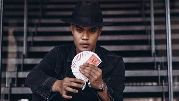 Normando the Magician dazzles the hearts and minds of his audience with his magic!