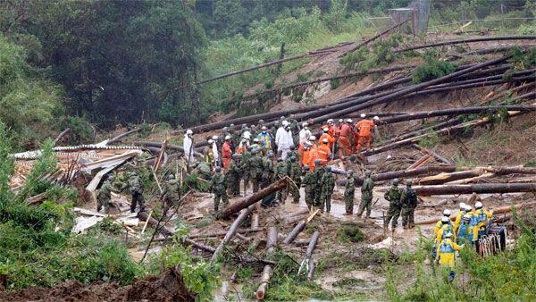 2 killed as Typhoon Nanmadol slams into Japan; Million residents told to evacuate
