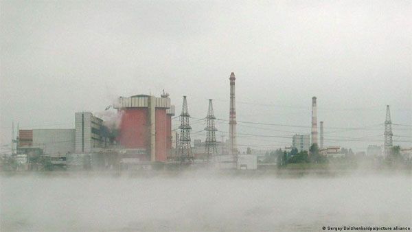 Ukraine: Russia strikes land near nuclear power plant