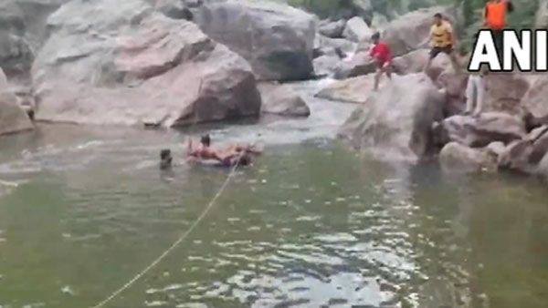 J&K: 6 dead as two cars plunge into stream in Doda | VIDEO