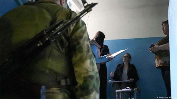 Ukraine: Eyewitnesses on the sham referendums