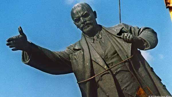 Lithuania topples last Soviet monuments