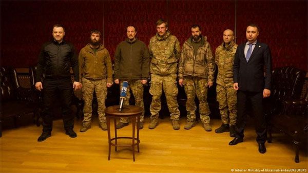 Ukraine: Azovstal commanders released in prisoner exchange