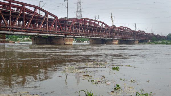 Delhi: Evacuation begins as Yamuna levels cross danger mark