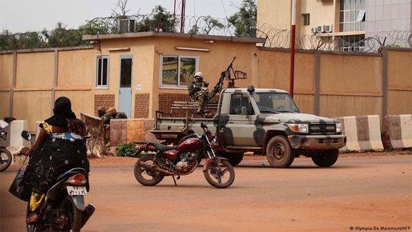 Army revolt 'ousts' Burkina Faso coup leader Damiba