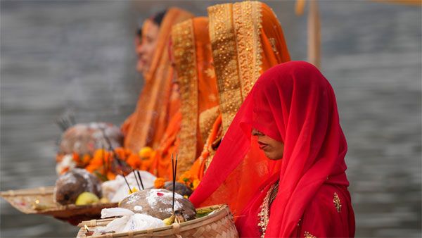 Delhi: Chhath puja concludes as devotees pay obeisance to rising sun