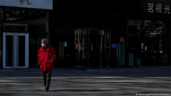 No way out in sight for China's zero-COVID strategy