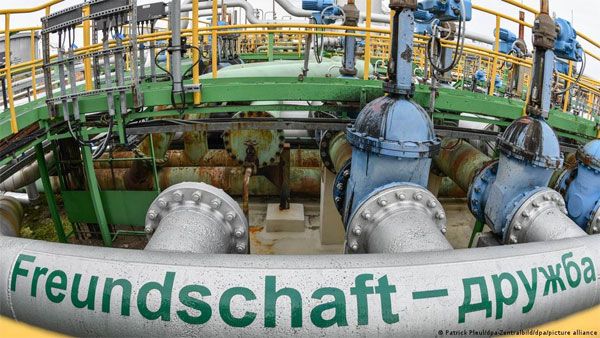 EU aims at Kremlin's cash with oil price cap