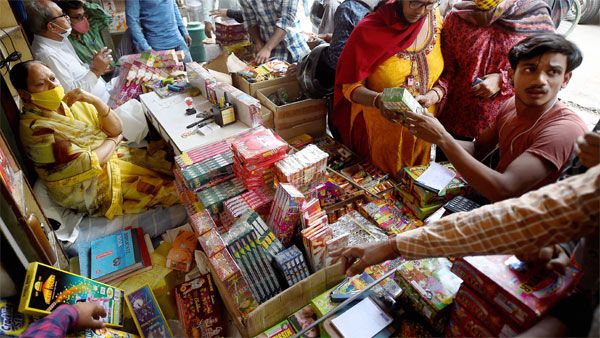 Delhi: Bursting crackers on Diwali can land you in jail