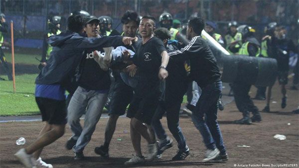 Indonesia launches probe into football stampede