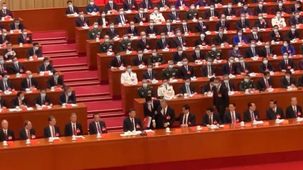 Former Chinese president Hu Jintao escorted out as Xi Jinping remains stone-faced - Video