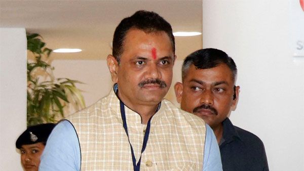 Poll-bound Gujarat govt cuts VAT on CNG, PNG prices by 10%