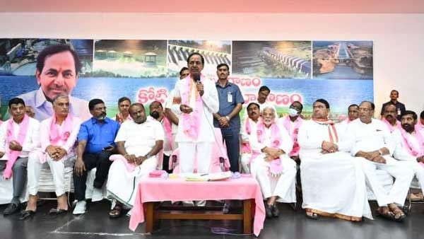 KCR forays into national politics with 'Bharat Rashtra Samithi'