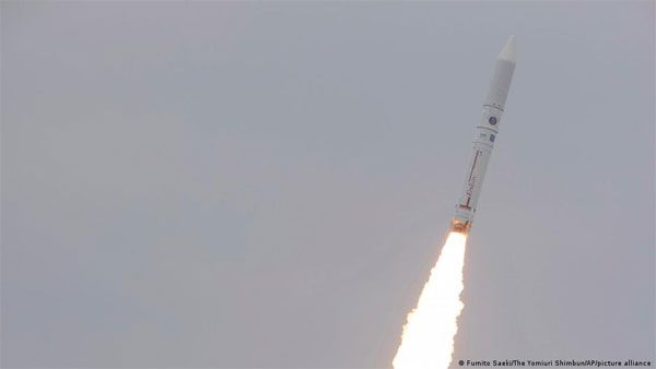 Japanese Epsilon rocket self-destructs after failed launch
