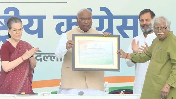 Sonia says she 'feels relieved' as Kharge takes charge of Congress