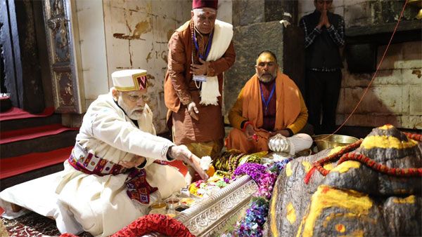 Watch: PM Narendra Modi offers prayers at Kedarnath Dham
