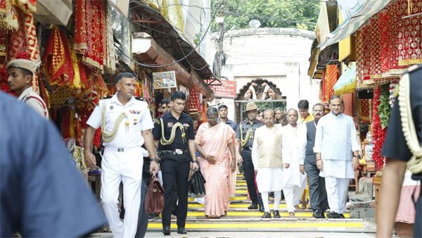 President Murmu prays at Kamakhya Temple on her 2-day Assam visit