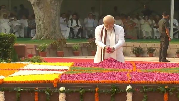Gandhi Jayanti: PM Modi pays tributes to Mahatma Gandhi at Rajghat