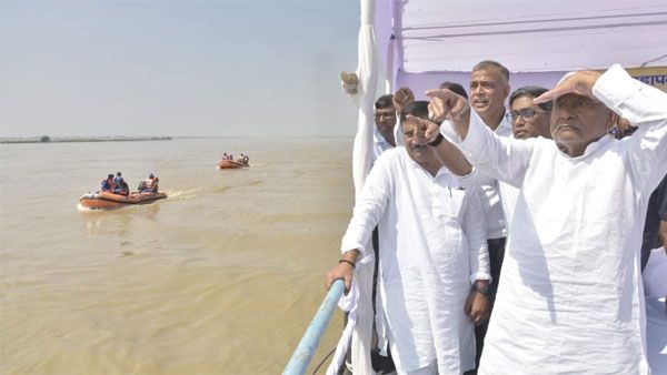 Nitish Kumar's boat collides with JP Setu pillar; all onboard safe