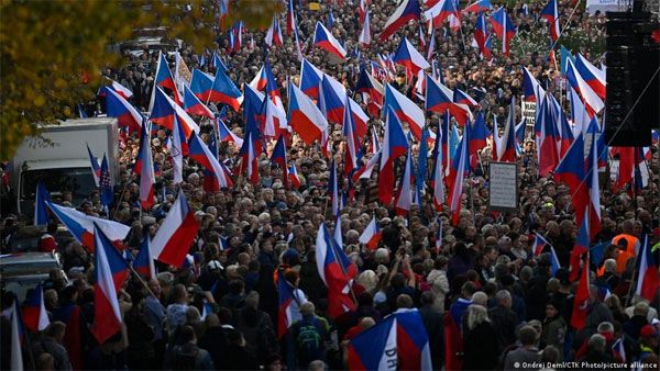 Thousands rally in Prague against pro-Western government