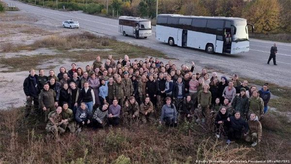 Ukraine and Russia exchange female prisoners
